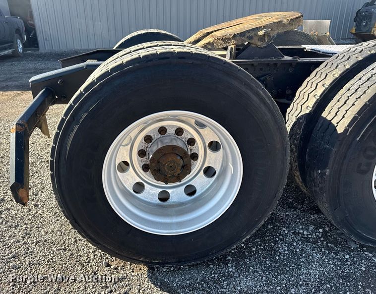 image for item EG2598 2011 Freightliner Coronado semi truck