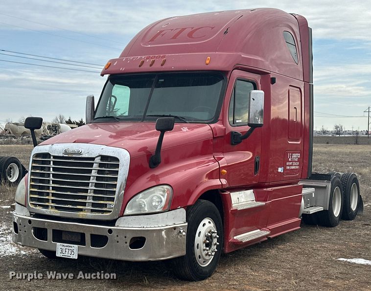 image for item EK0370 2013 Freightliner Cascadia 125 semi truck