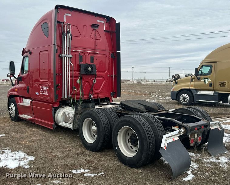 image for item EK0370 2013 Freightliner Cascadia 125 semi truck