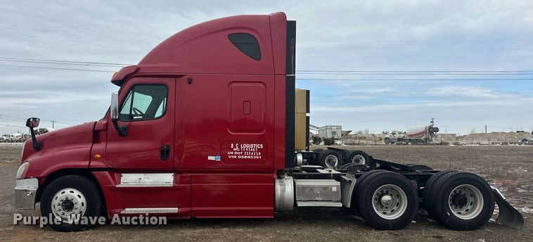 image for item EK0370 2013 Freightliner Cascadia 125 semi truck
