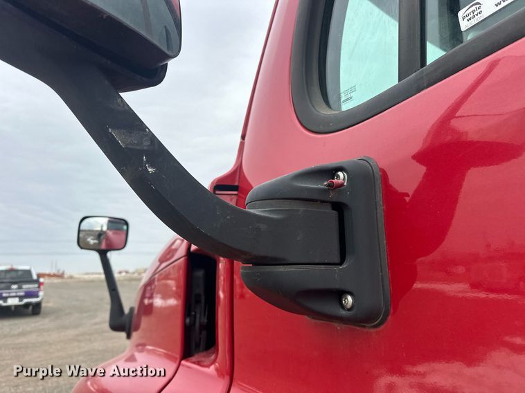 image for item EK0370 2013 Freightliner Cascadia 125 semi truck