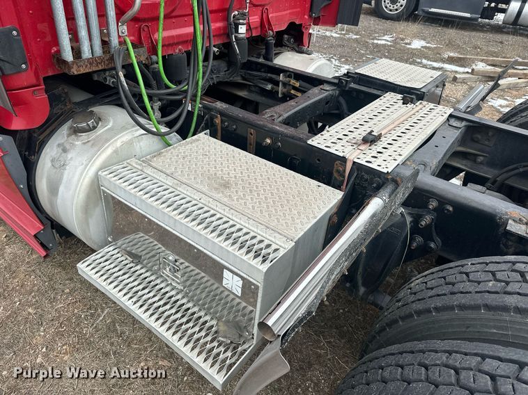 image for item EK0370 2013 Freightliner Cascadia 125 semi truck