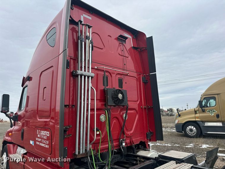image for item EK0370 2013 Freightliner Cascadia 125 semi truck