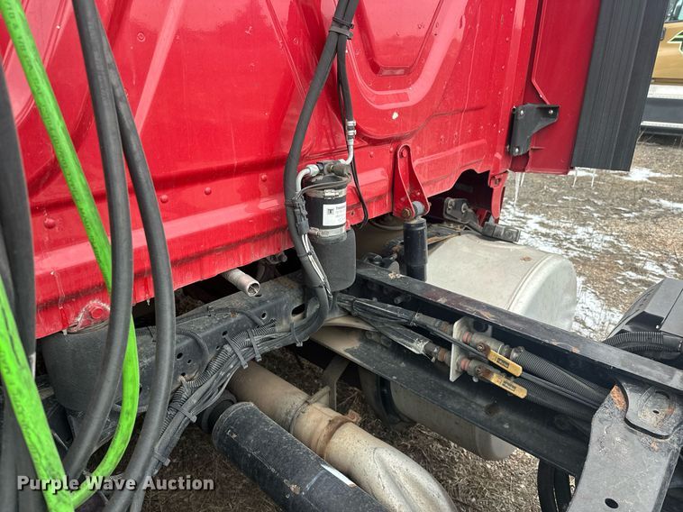 image for item EK0370 2013 Freightliner Cascadia 125 semi truck