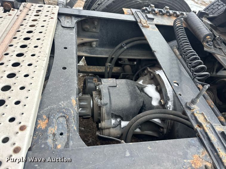 image for item EK0370 2013 Freightliner Cascadia 125 semi truck