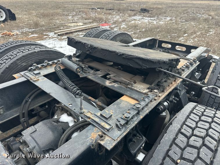 image for item EK0370 2013 Freightliner Cascadia 125 semi truck