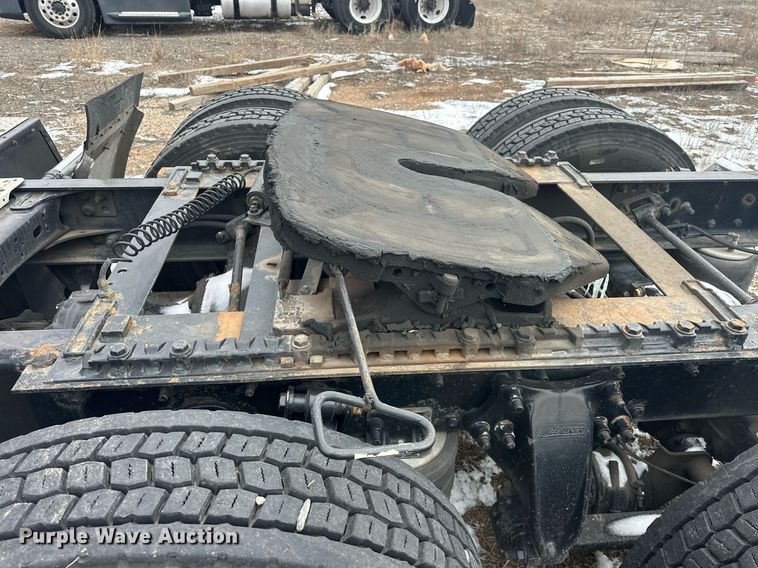 image for item EK0370 2013 Freightliner Cascadia 125 semi truck