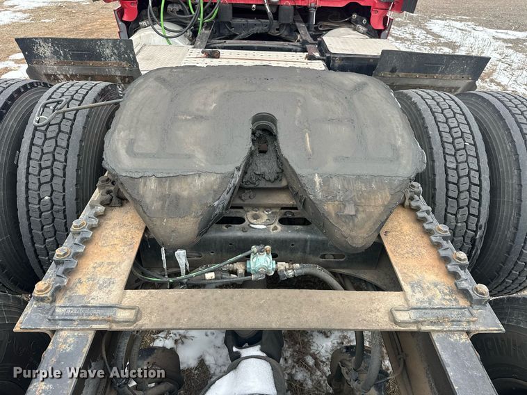 image for item EK0370 2013 Freightliner Cascadia 125 semi truck