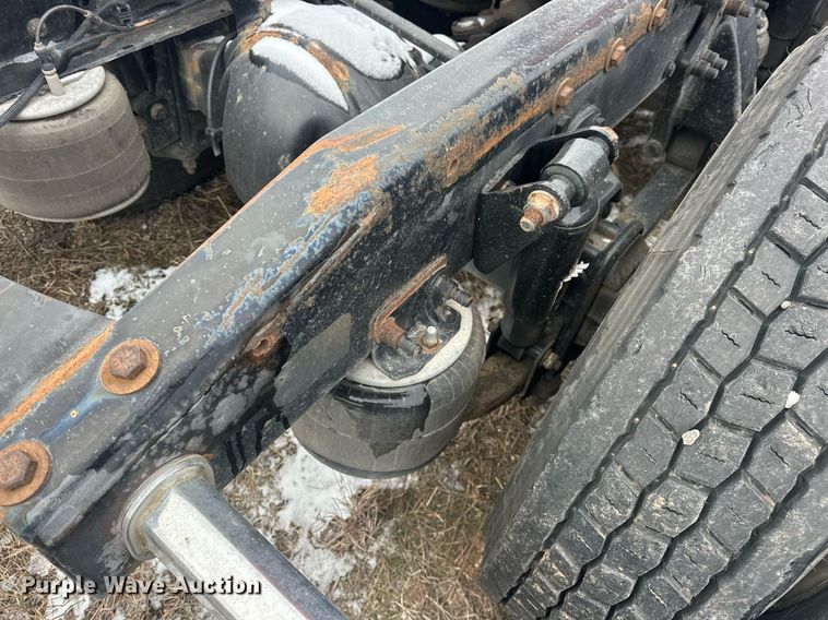 image for item EK0370 2013 Freightliner Cascadia 125 semi truck