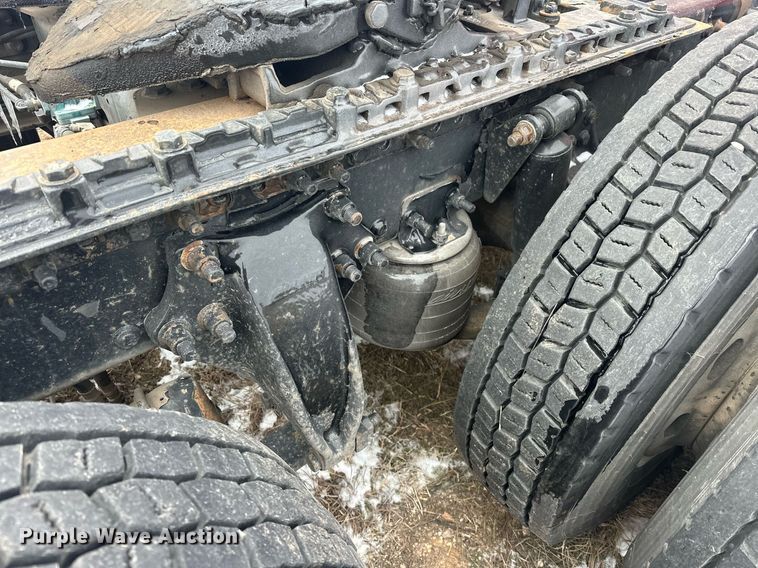 image for item EK0370 2013 Freightliner Cascadia 125 semi truck