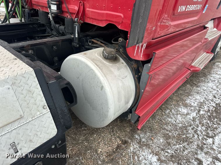 image for item EK0370 2013 Freightliner Cascadia 125 semi truck