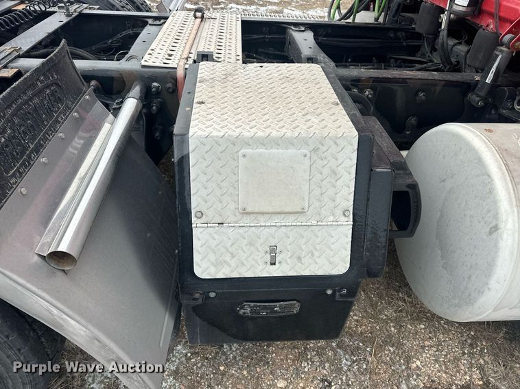 image for item EK0370 2013 Freightliner Cascadia 125 semi truck