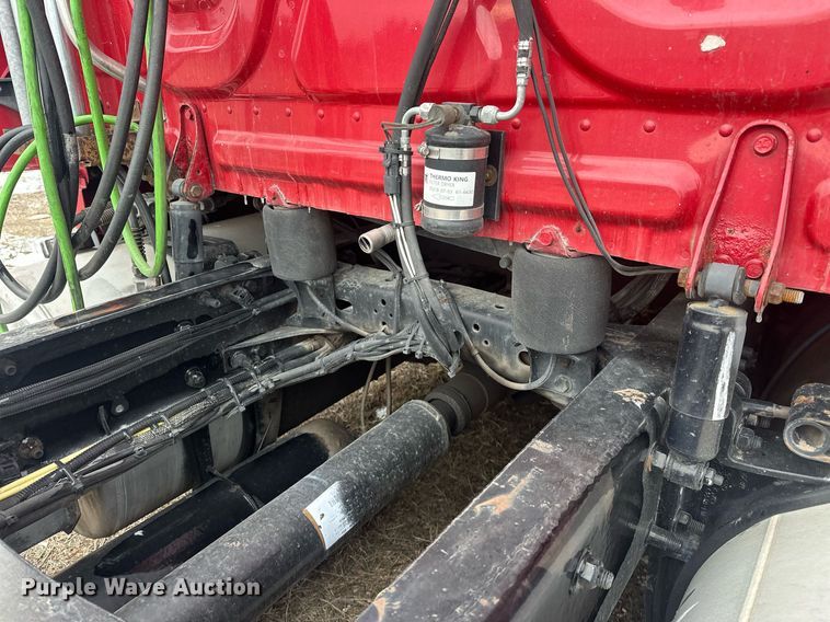 image for item EK0370 2013 Freightliner Cascadia 125 semi truck