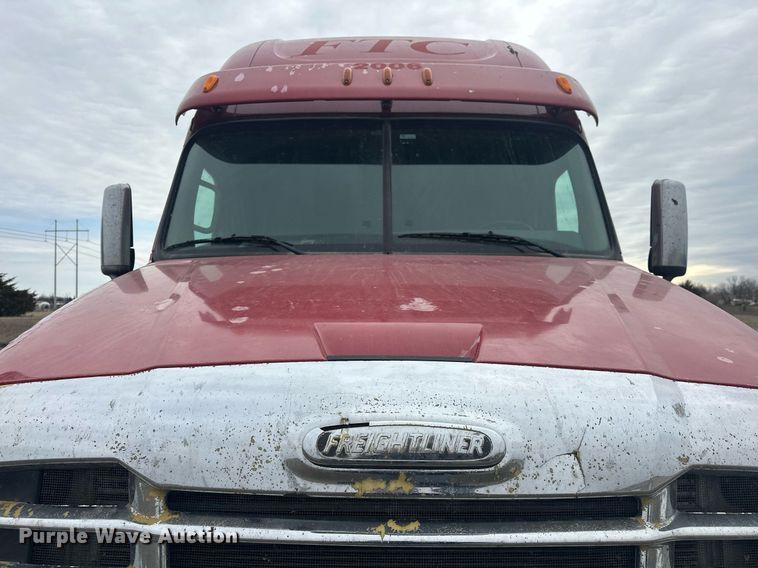 image for item EK0370 2013 Freightliner Cascadia 125 semi truck