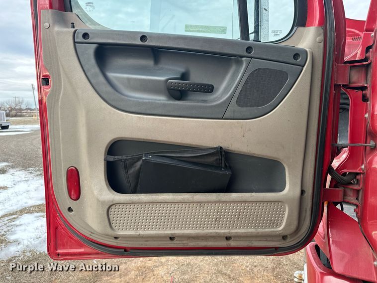 image for item EK0370 2013 Freightliner Cascadia 125 semi truck