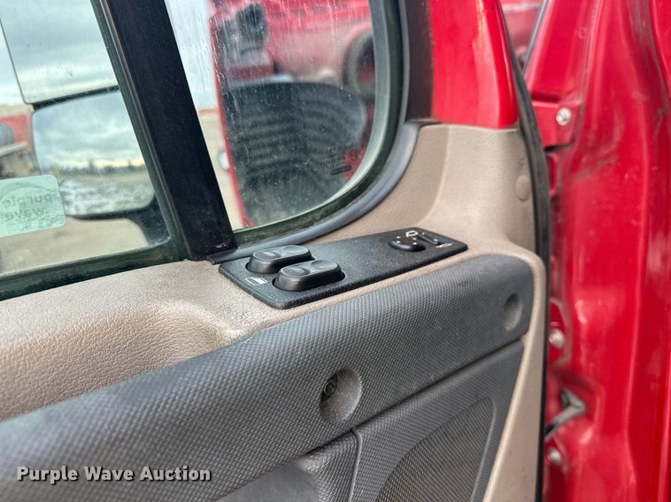 image for item EK0370 2013 Freightliner Cascadia 125 semi truck