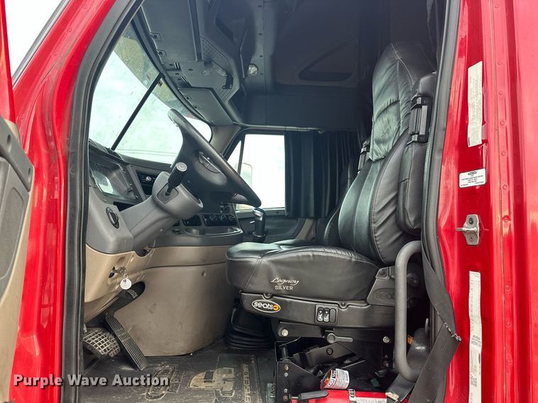 image for item EK0370 2013 Freightliner Cascadia 125 semi truck