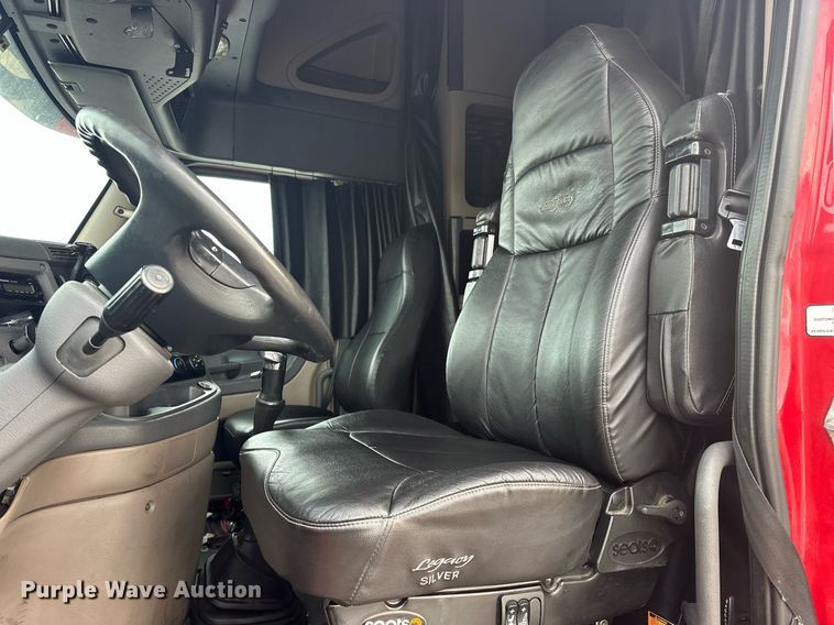 image for item EK0370 2013 Freightliner Cascadia 125 semi truck