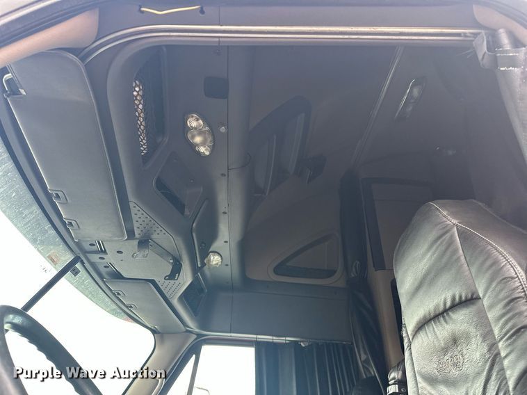 image for item EK0370 2013 Freightliner Cascadia 125 semi truck