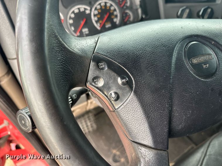 image for item EK0370 2013 Freightliner Cascadia 125 semi truck