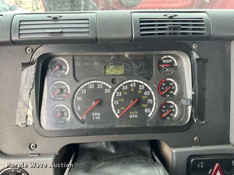 image for item EK0370 2013 Freightliner Cascadia 125 semi truck