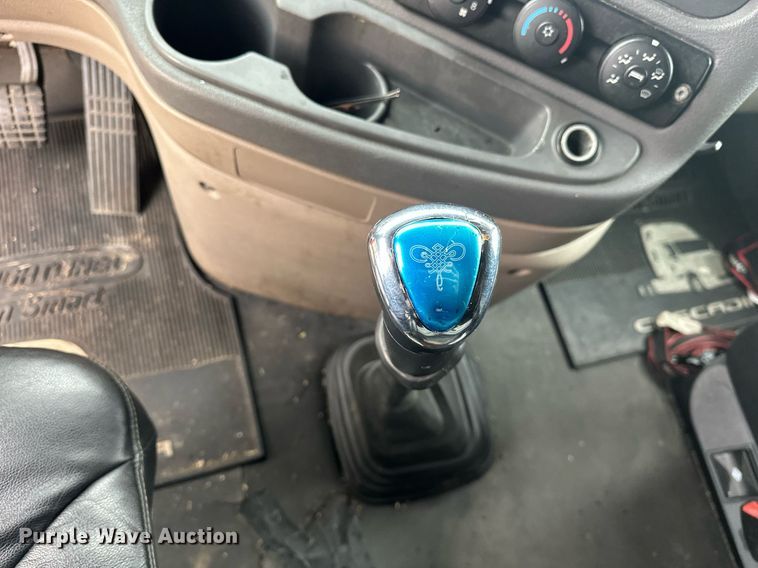 image for item EK0370 2013 Freightliner Cascadia 125 semi truck