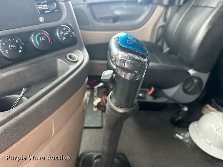 image for item EK0370 2013 Freightliner Cascadia 125 semi truck