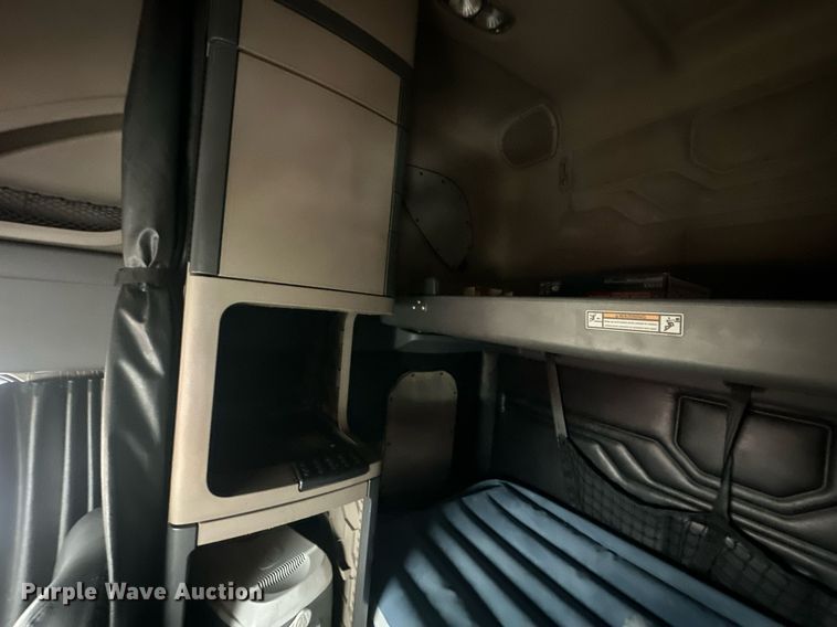 image for item EK0370 2013 Freightliner Cascadia 125 semi truck