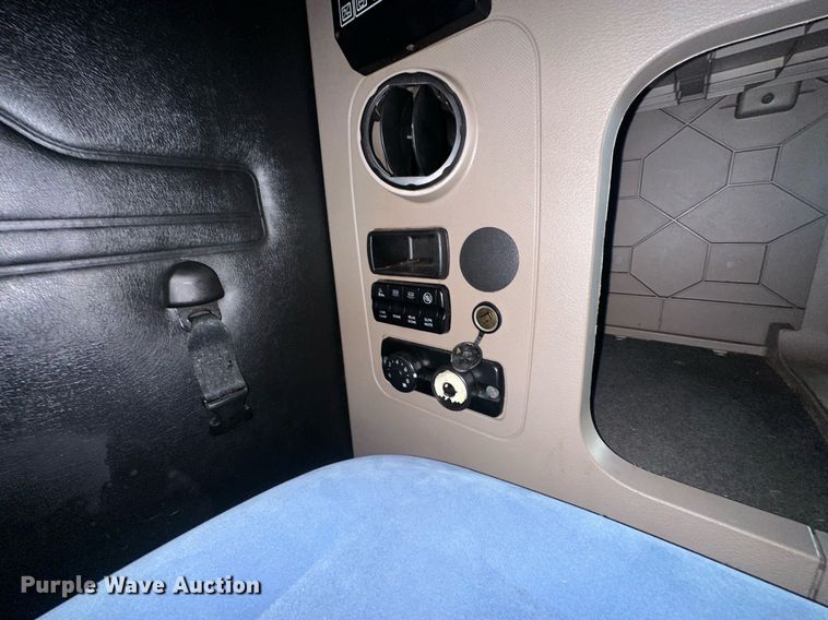 image for item EK0370 2013 Freightliner Cascadia 125 semi truck