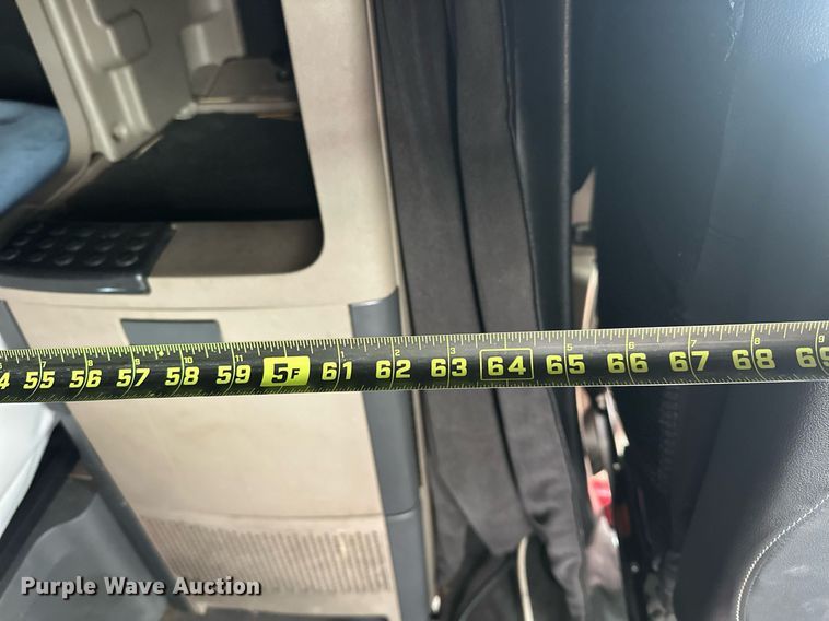 image for item EK0370 2013 Freightliner Cascadia 125 semi truck