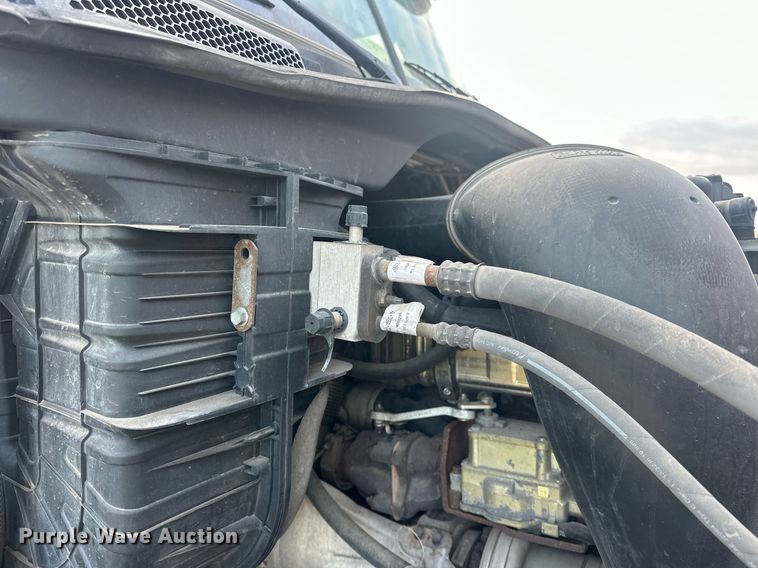 image for item EK0370 2013 Freightliner Cascadia 125 semi truck