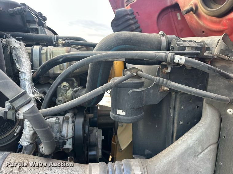 image for item EK0370 2013 Freightliner Cascadia 125 semi truck