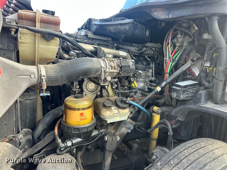 image for item EK0370 2013 Freightliner Cascadia 125 semi truck