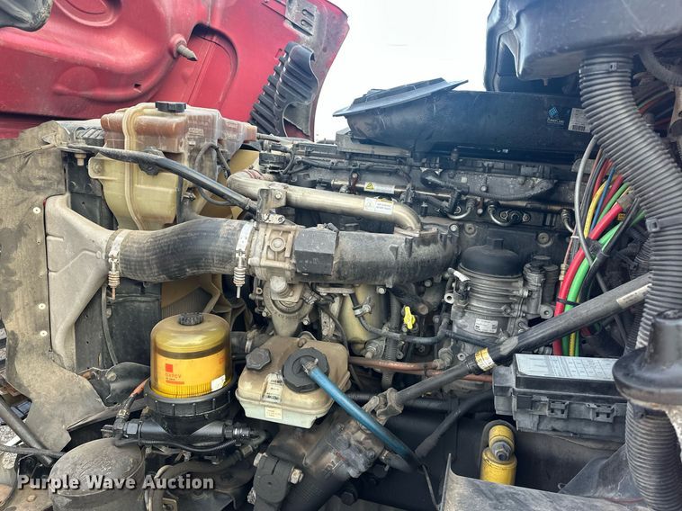 image for item EK0370 2013 Freightliner Cascadia 125 semi truck