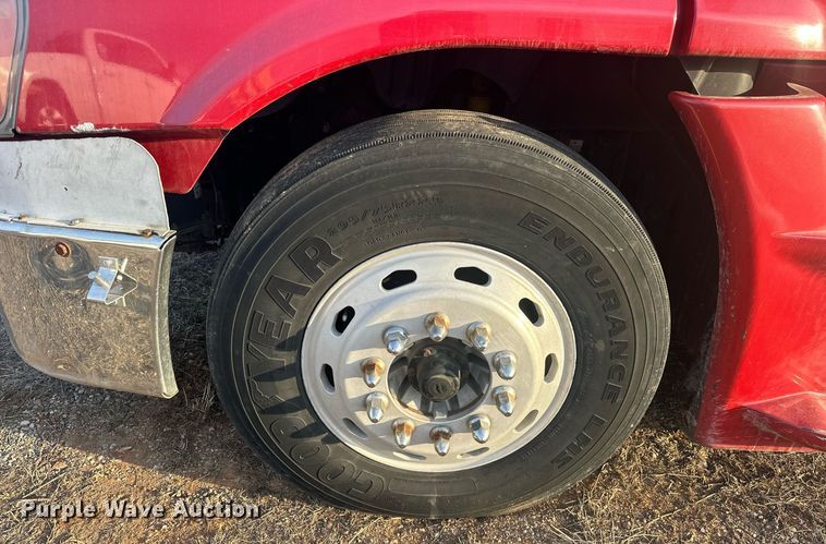 image for item EK0370 2013 Freightliner Cascadia 125 semi truck