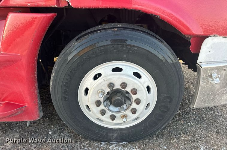 image for item EK0370 2013 Freightliner Cascadia 125 semi truck