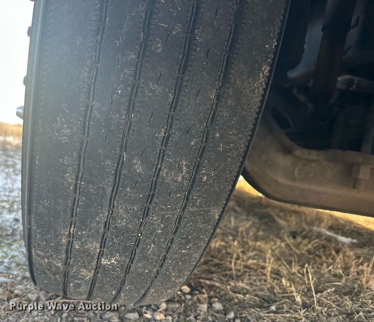 image for item EK0370 2013 Freightliner Cascadia 125 semi truck