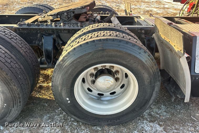 image for item EK0370 2013 Freightliner Cascadia 125 semi truck