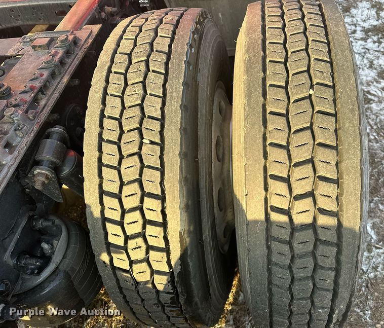 image for item EK0370 2013 Freightliner Cascadia 125 semi truck