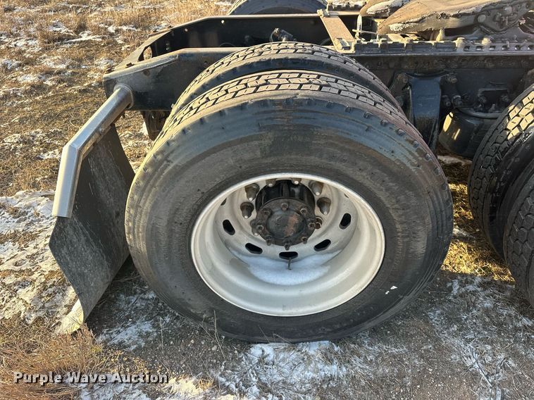 image for item EK0370 2013 Freightliner Cascadia 125 semi truck