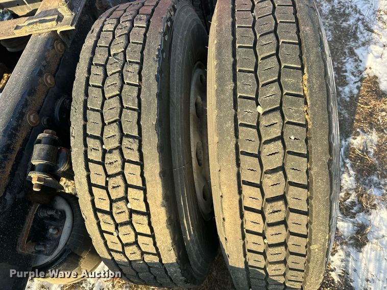 image for item EK0370 2013 Freightliner Cascadia 125 semi truck