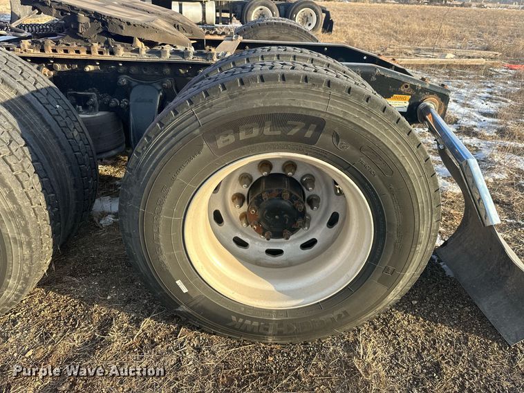 image for item EK0370 2013 Freightliner Cascadia 125 semi truck