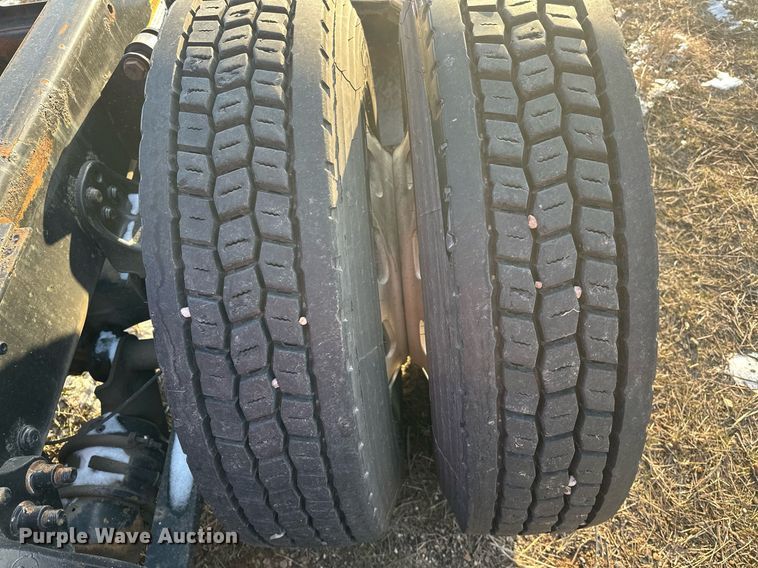 image for item EK0370 2013 Freightliner Cascadia 125 semi truck