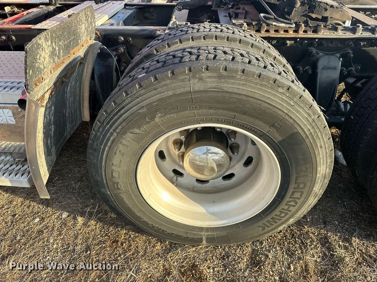 image for item EK0370 2013 Freightliner Cascadia 125 semi truck