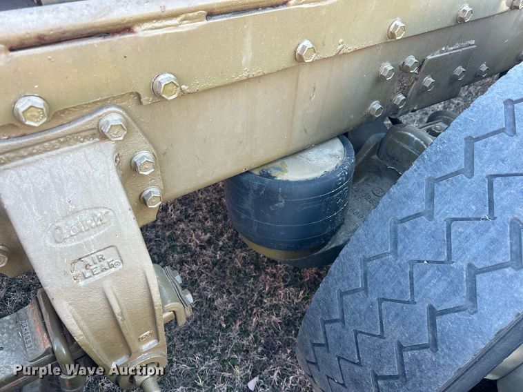 image for item EK0391 1987 Peterbilt 359 semi truck