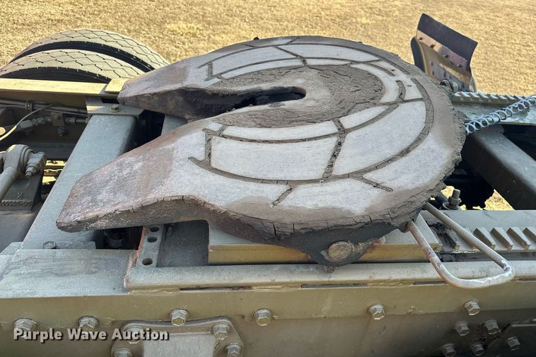 image for item EK0391 1987 Peterbilt 359 semi truck