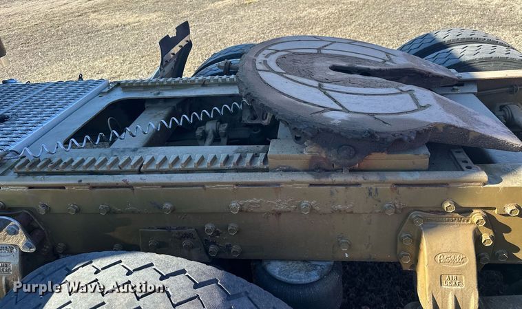 image for item EK0391 1987 Peterbilt 359 semi truck