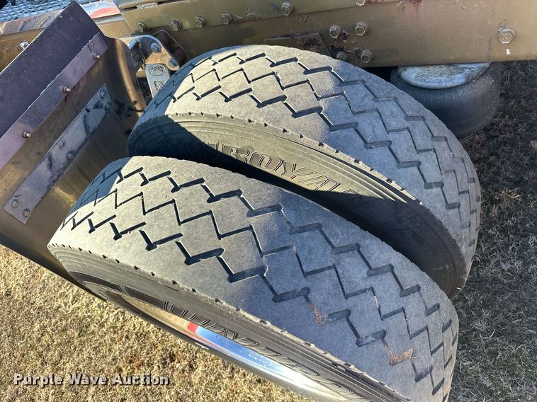 image for item EK0391 1987 Peterbilt 359 semi truck