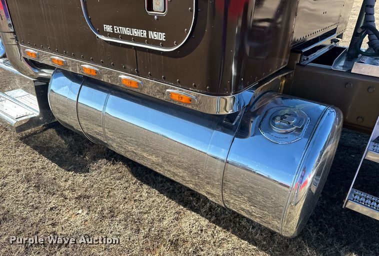 image for item EK0391 1987 Peterbilt 359 semi truck