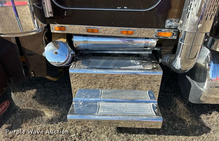 image for item EK0391 1987 Peterbilt 359 semi truck